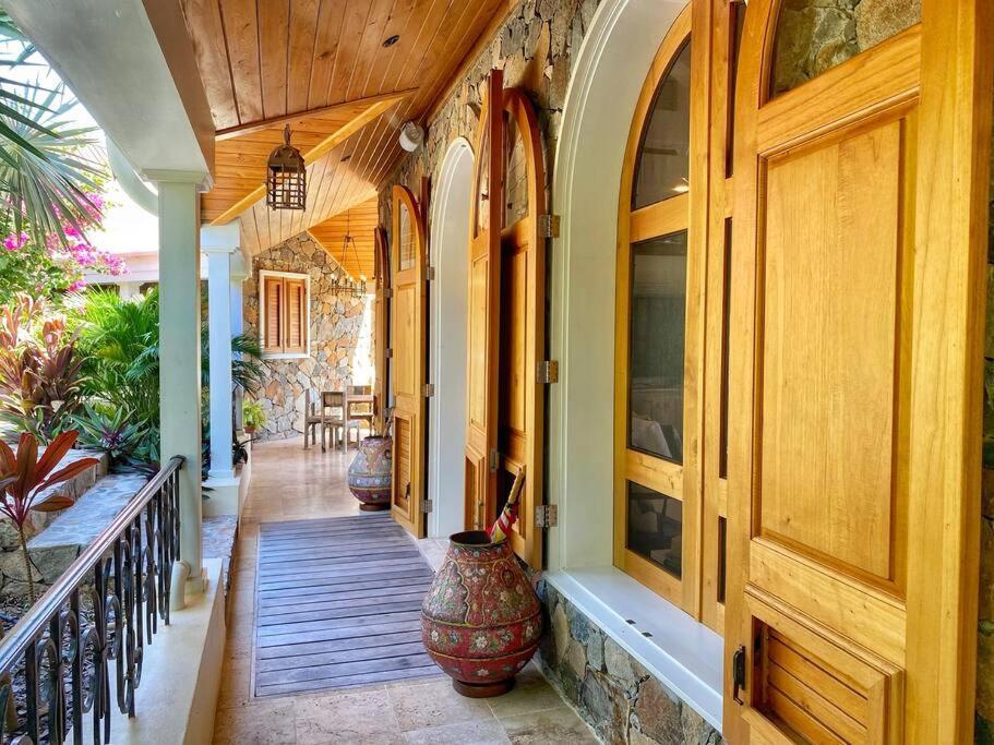 Luxury 7Br Waterfront Villa With Views Of Marina Cay And Scrub Island East End Exterior photo