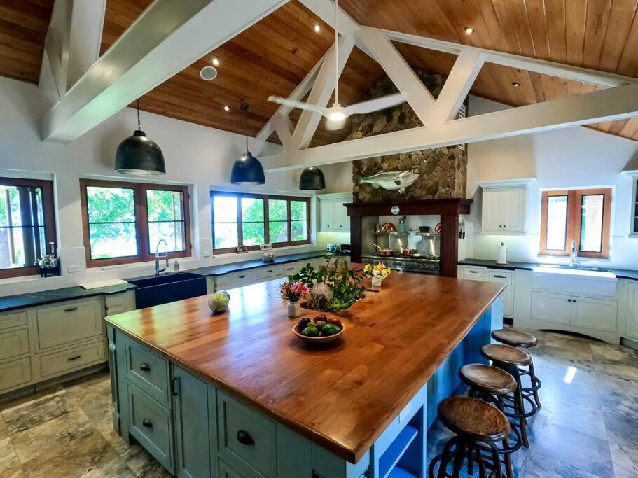 Luxury 7Br Waterfront Villa With Views Of Marina Cay And Scrub Island East End Exterior photo